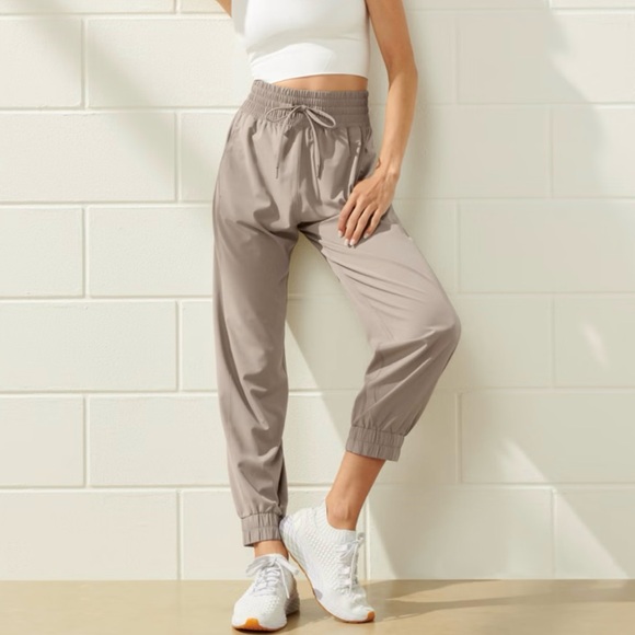 Abercrombie & Fitch Pants - YPB Women’s Motion TEK Lightweight High Rise Active Joggers in Tan, Size Large